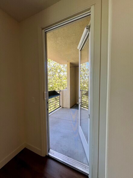Disappearing screen door - 8355 Station Village Ln