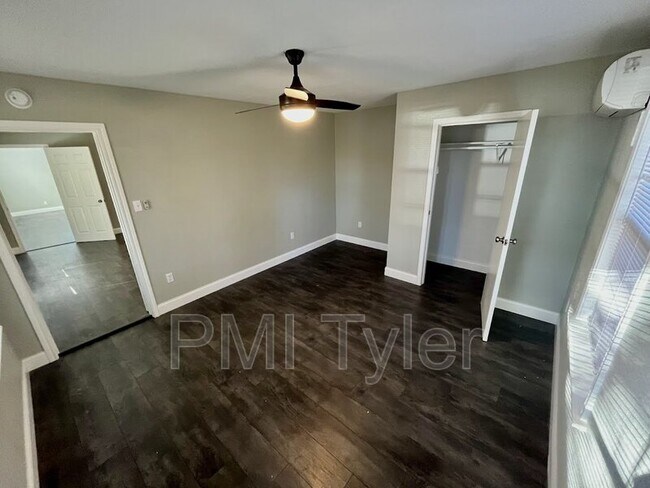 Building Photo - 223 Sunray St