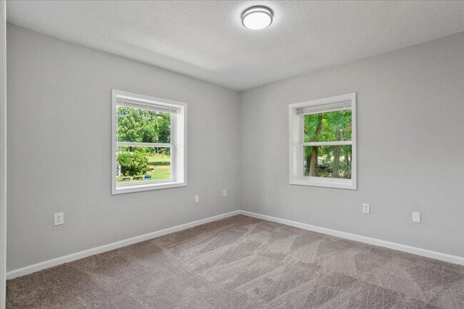 Building Photo - 1844 Brier Ln