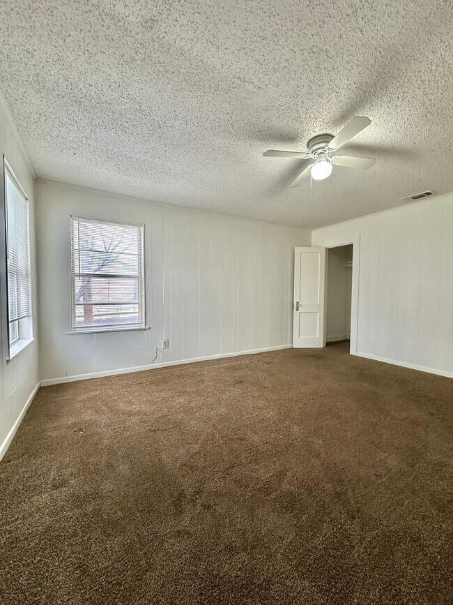 Building Photo - COMING SOON!!! -  Spacious 3-Bedroom Home Available to Lease!