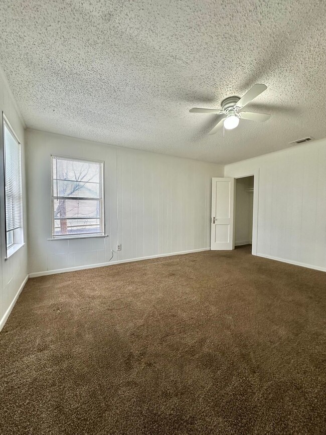 Building Photo - Now Available -  Spacious 3-Bedroom Home A...