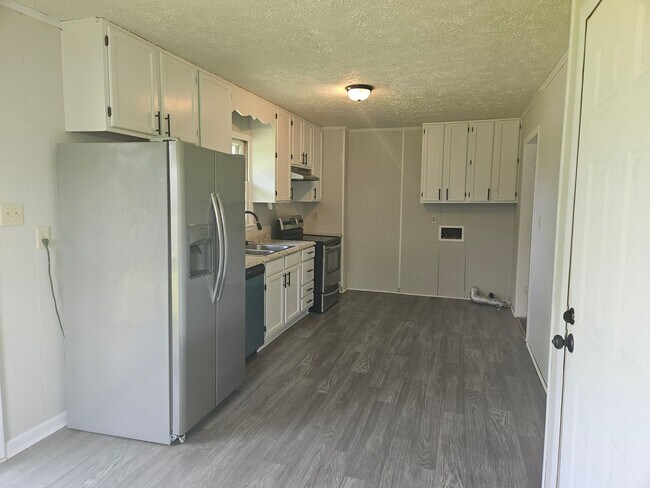 Building Photo - NEW LISTING!!!!!