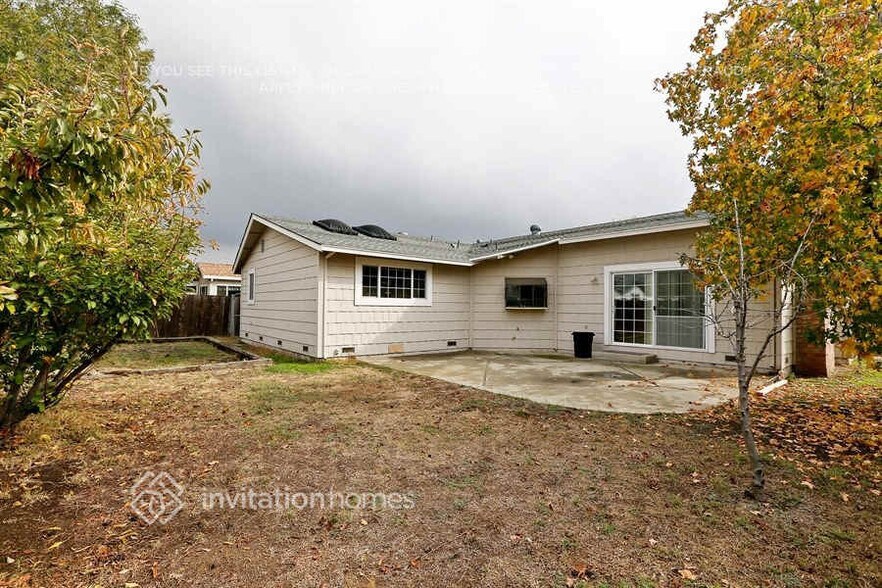 Building Photo - 962 Almond Dr