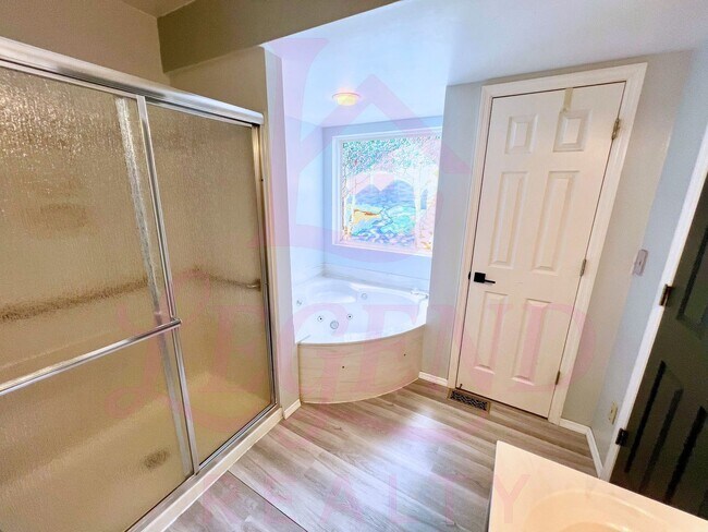 Building Photo - MOVE IN READY - Atrium Ranch for Rent in O...