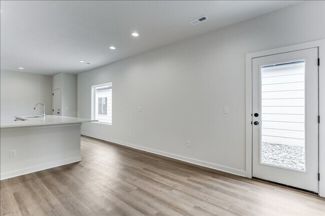 Building Photo - Beautiful Five Bedroom, Two Bathroom