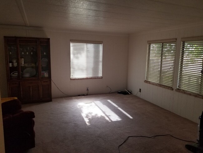 Building Photo - 2 Bedroom, 2 Bathroom Country Home