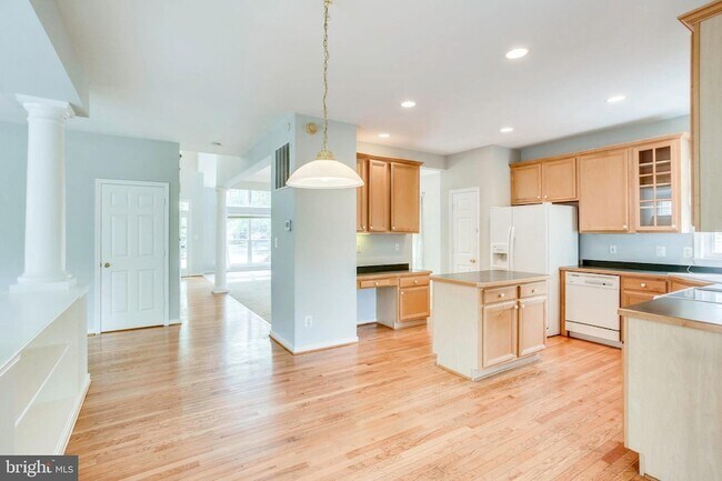 Building Photo - 26161 Rachel Hill Dr