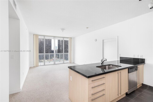 Primary Photo - 1111 SW 1st Ave