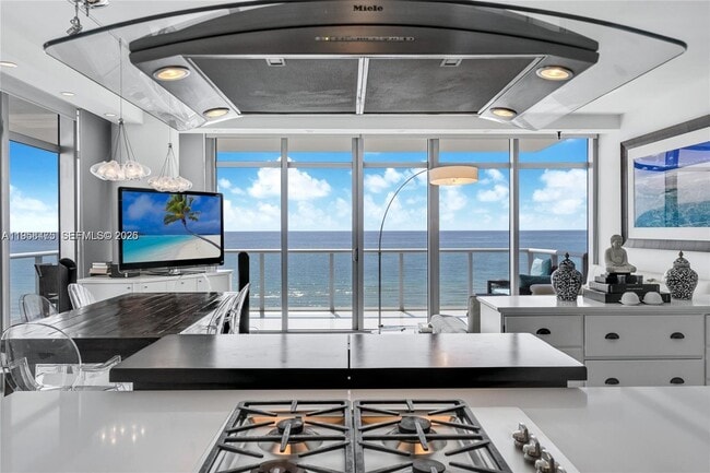 Building Photo - 3737 Collins Ave