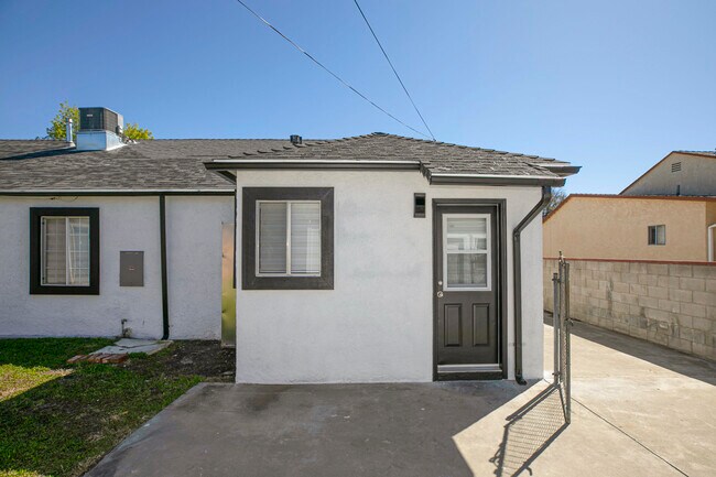 Building Photo - 10955 Burnet Ave