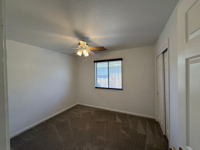 Building Photo - 4-bedroom Single Story home in Ripon!