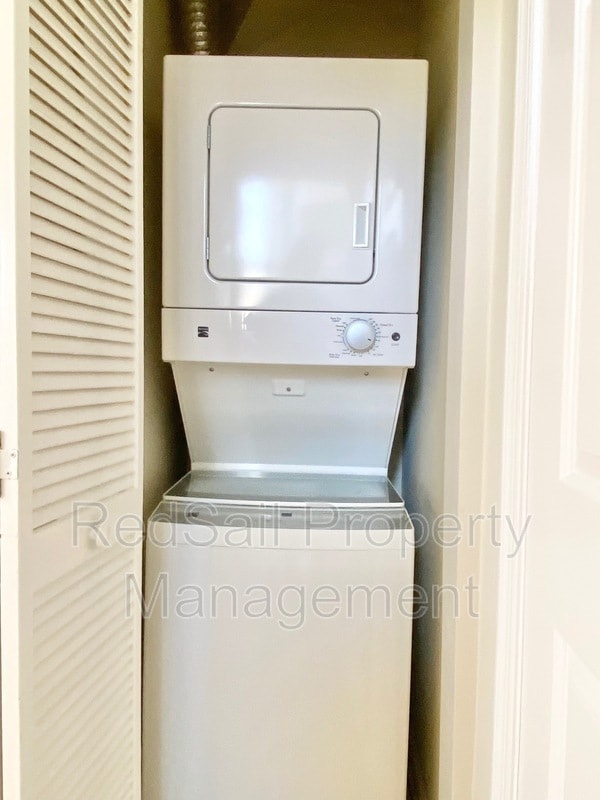 Building Photo - 740 Brookside Dr