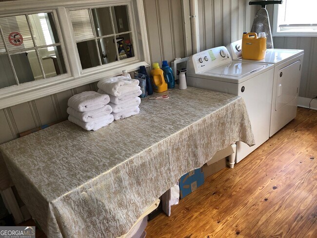 Building Photo - 875 Orange Terrace