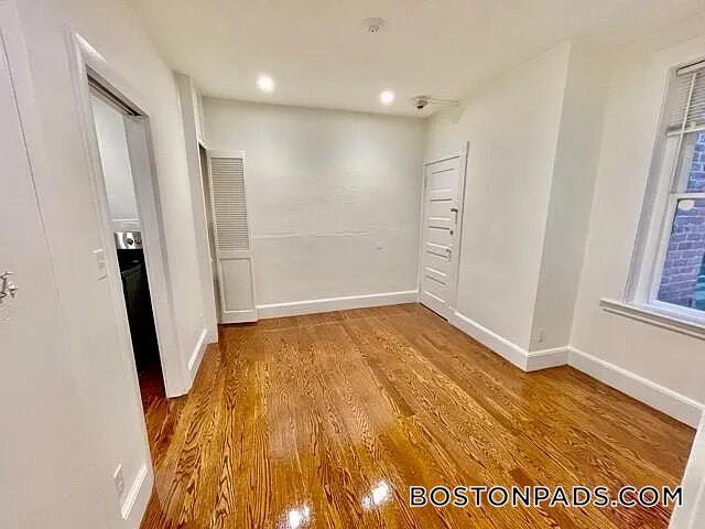 Building Photo - 4 Garden Ct St