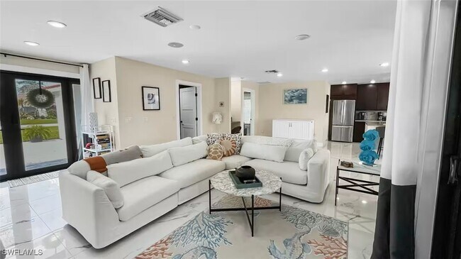 Building Photo - 279 Torrey Pines Point