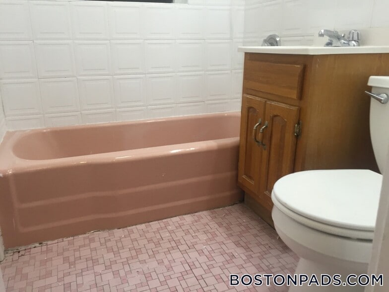 Building Photo - 1412 Commonwealth Ave