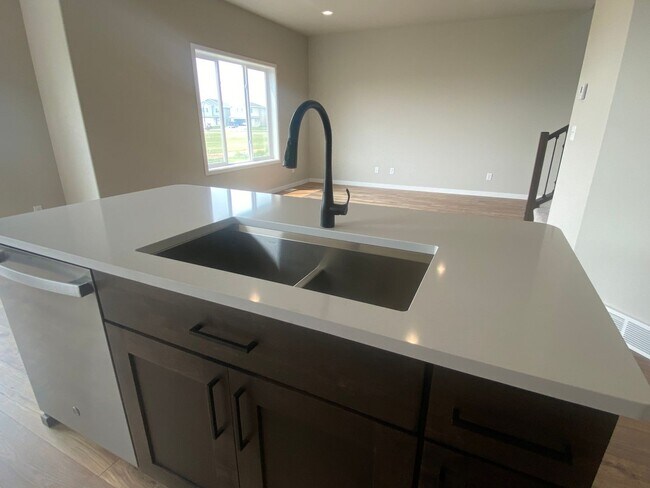 Building Photo - 2232 Griffin Dr S
