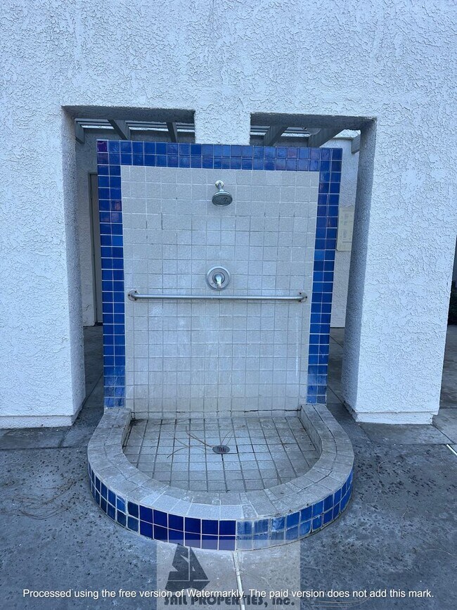 Building Photo - Welcome to this stunning 2-bedroom+loft, l...