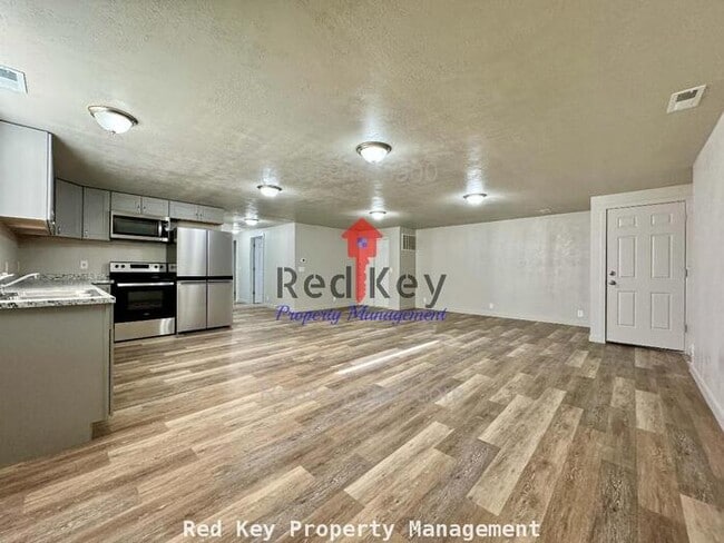 Building Photo - Hunter Way. Unit B