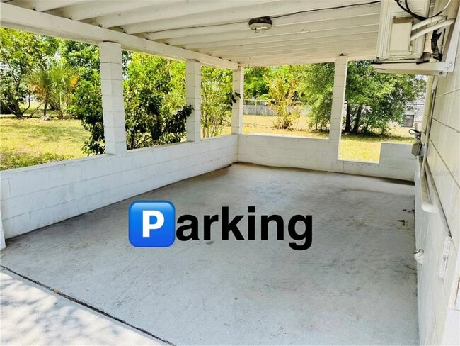 Building Photo - 2400 Lake Sunset Dr