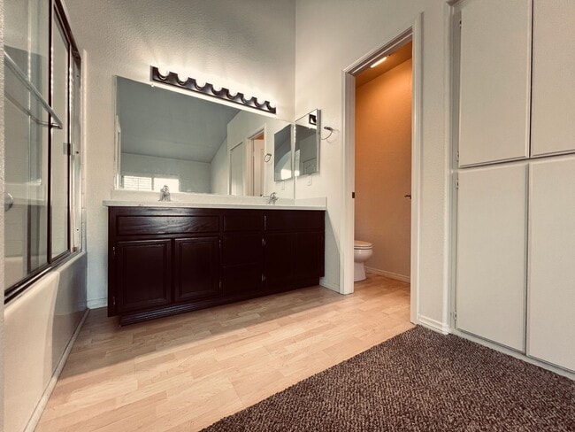 Building Photo - 2 Bedroom 2 Bathroom Condo in Carmel Mountain!