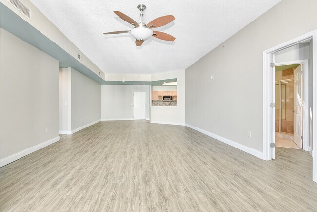 Building Photo - 231 Riverside Dr