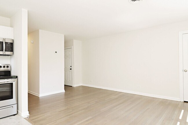 Building Photo - Student + Pet-Friendly Apartment With Ting Fiber Internet
