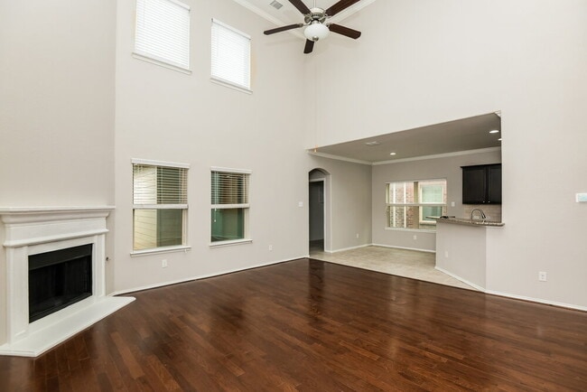 Building Photo - 5864 Fir Tree Ln