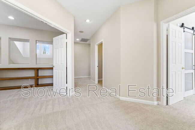 Building Photo - 137 Woodcrest Dr