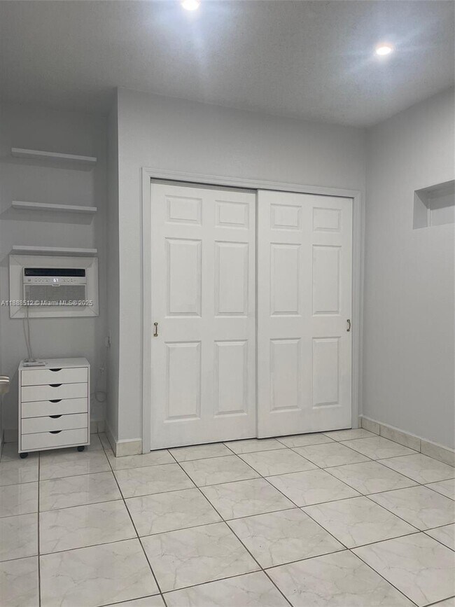 Building Photo - 10742 SW 138th Pl