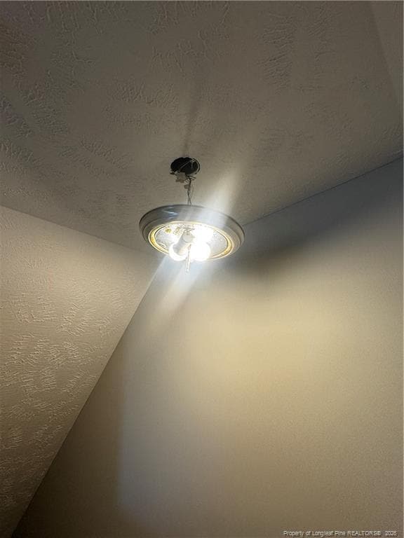 Building Photo - 2118 Queen Elizabeth Ln