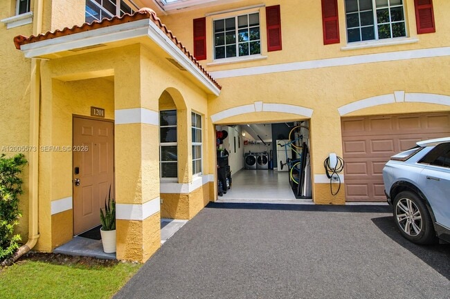 Building Photo - 8940 NE 8th Ave