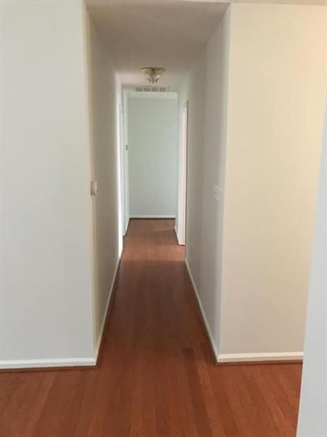 Building Photo - Carolina Lakes!!