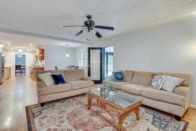 Building Photo - 2663 Rangewood Dr NE