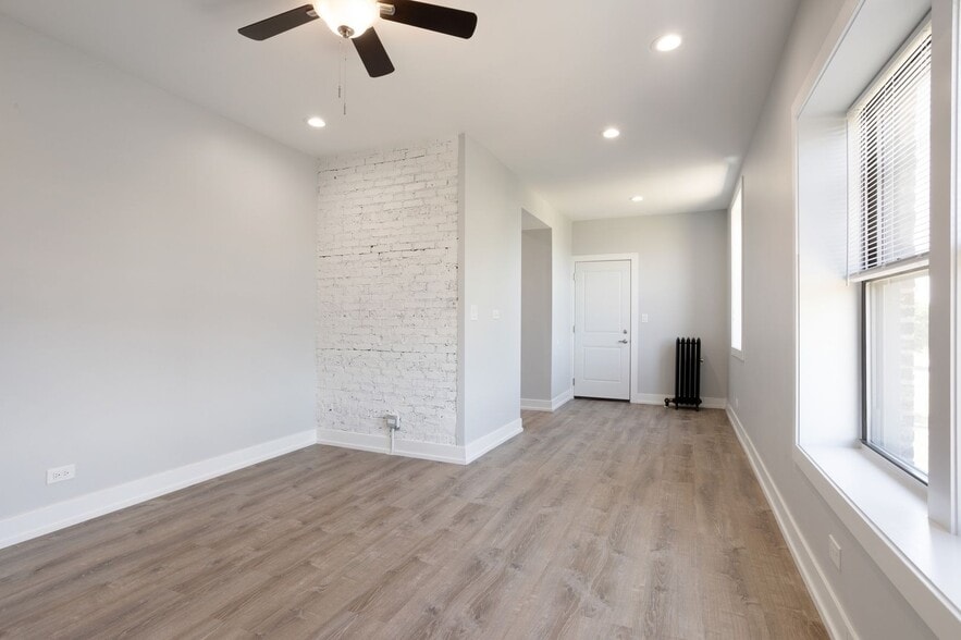 Building Photo - 1712 W Juneway Ter