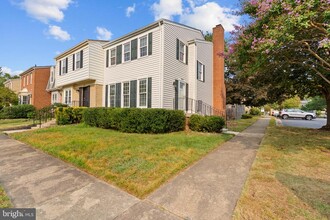 Building Photo - 9932 Longford Ct