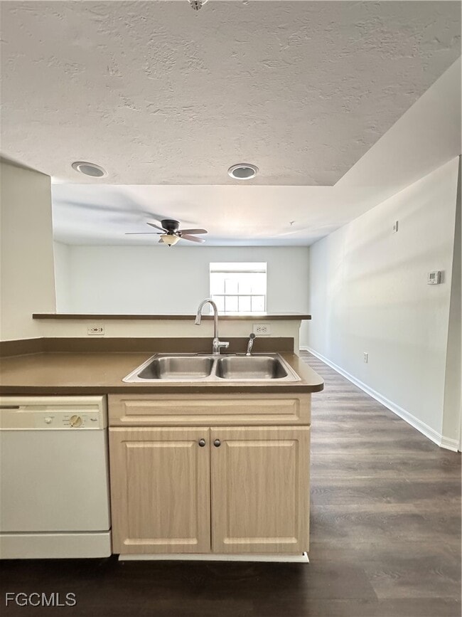 Building Photo - 1773 Four Mile Cove Pkwy