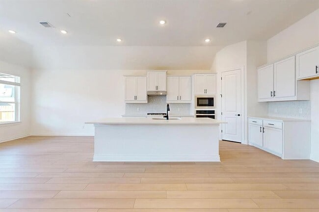 Building Photo - 1208 White Daisy Ln