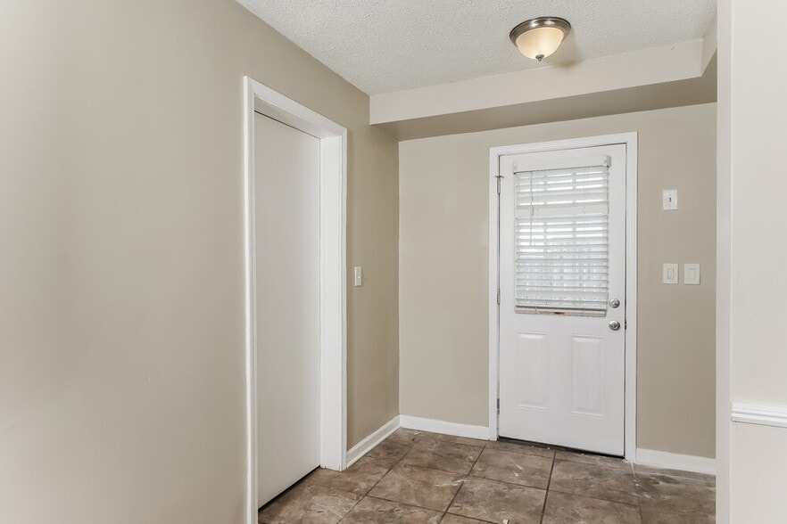 Building Photo - 4724 Granada Dr