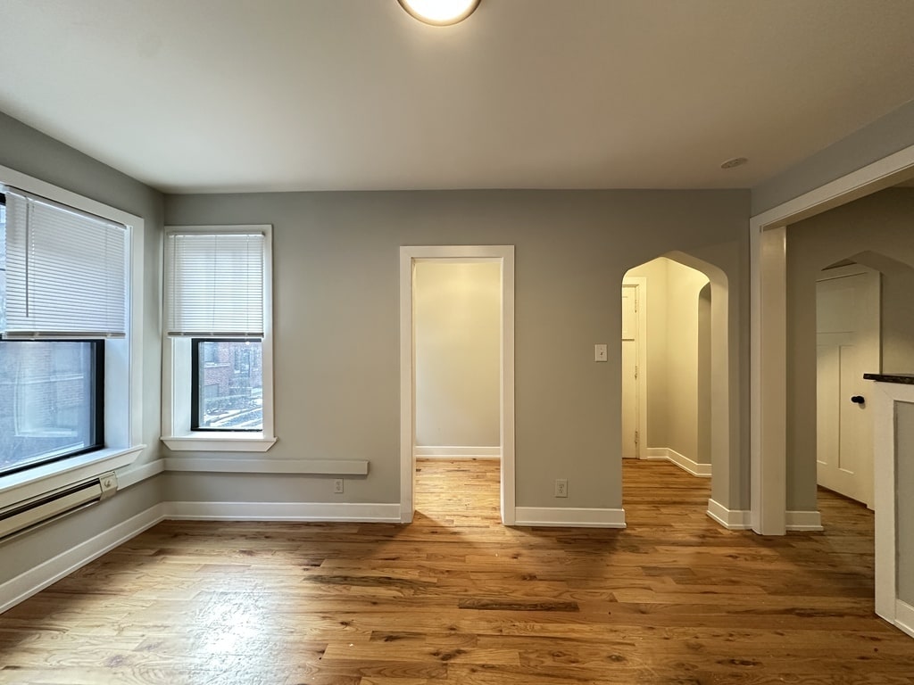 Building Photo - 4410 N Wolcott Ave