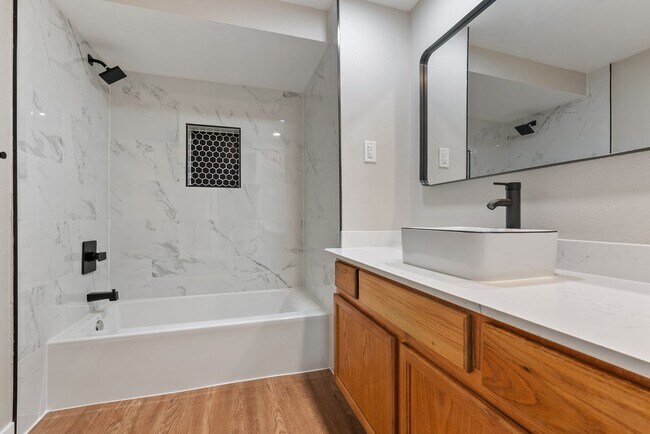 Building Photo - Spacious 5-bed, 2.5-bath home available in...