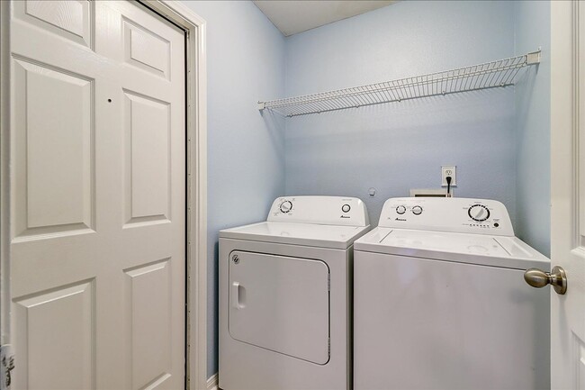 Building Photo - 2110 Encino Dr