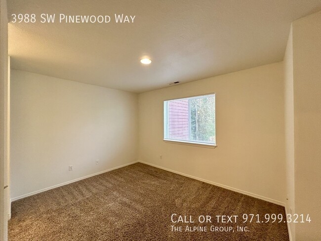 Building Photo - 3988 SW Pinewood Way