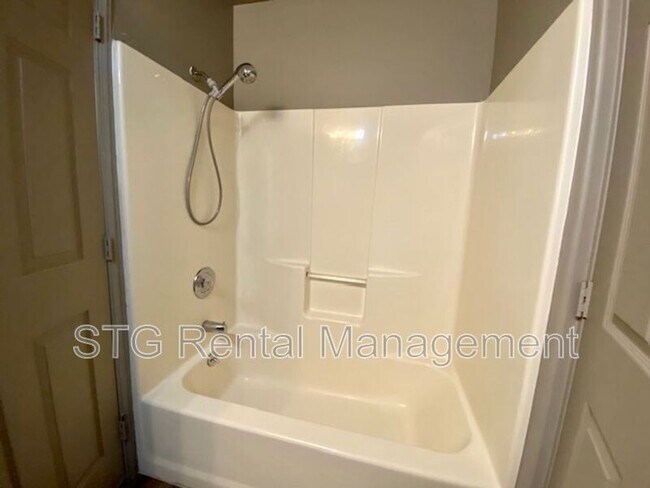 Building Photo - 76 E Center St