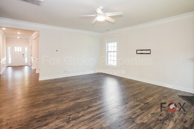 Building Photo - 313 Streamwood Rd