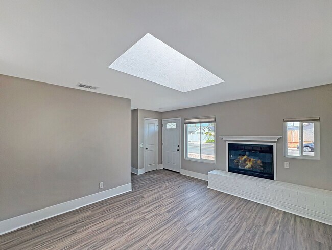 Building Photo - Stunning 3BR/2BA San Diego Home with Solar...