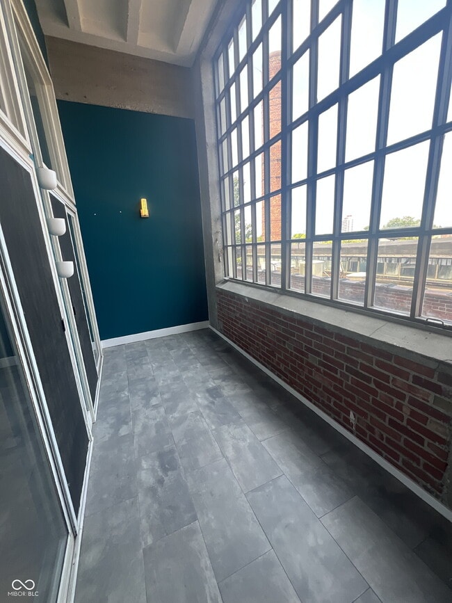 Building Photo - 611 N Park Ave