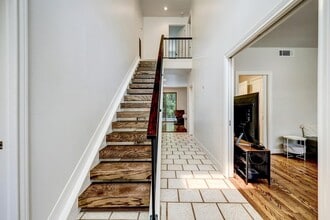 Building Photo - 201 Vanderpool Ln