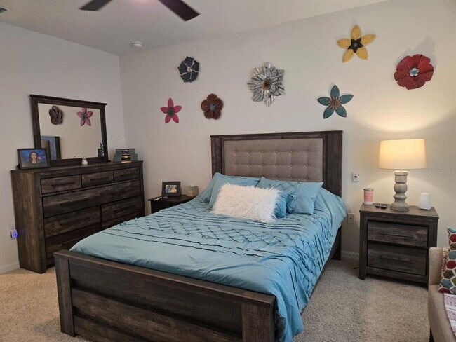 Building Photo - 3337 Perennial Ln