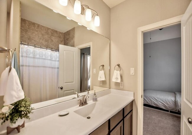 Building Photo - 12265 Oxford Cres Cir